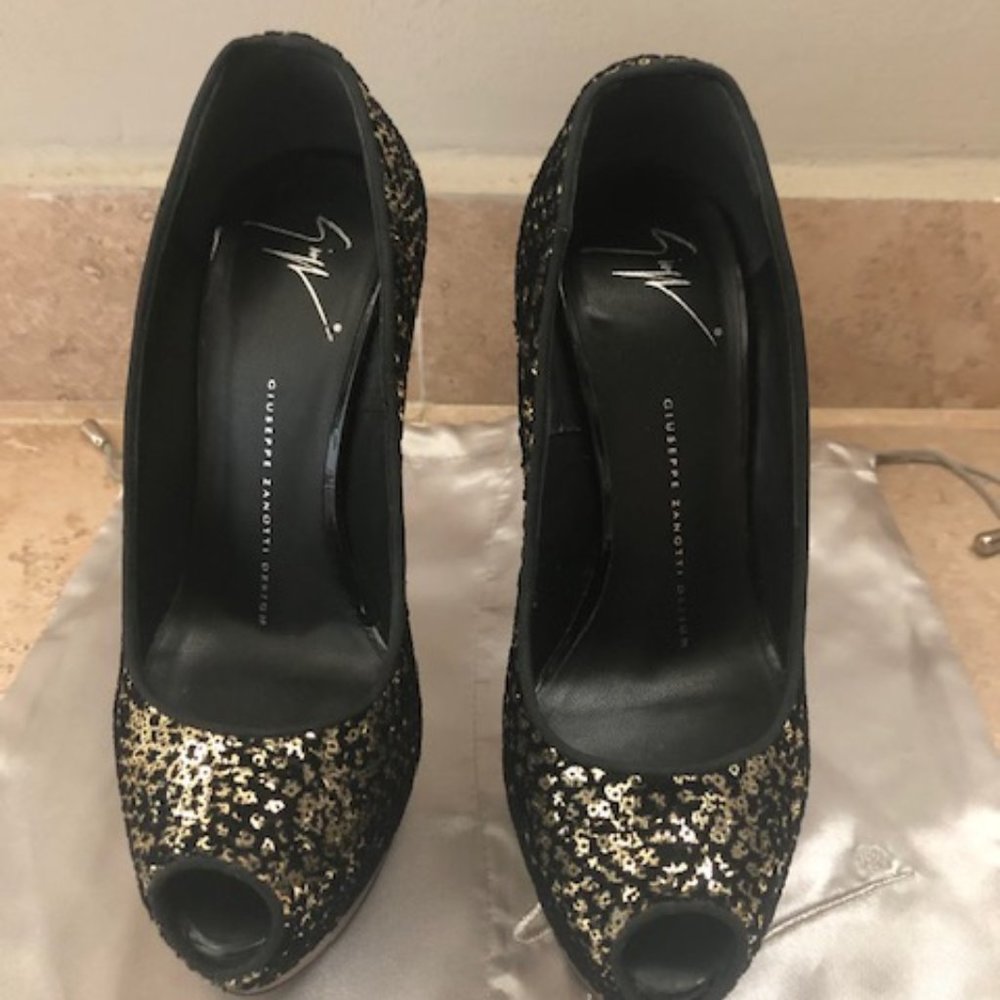 Giuseppe Zanotti Black and Gold Velvet Peep Toe